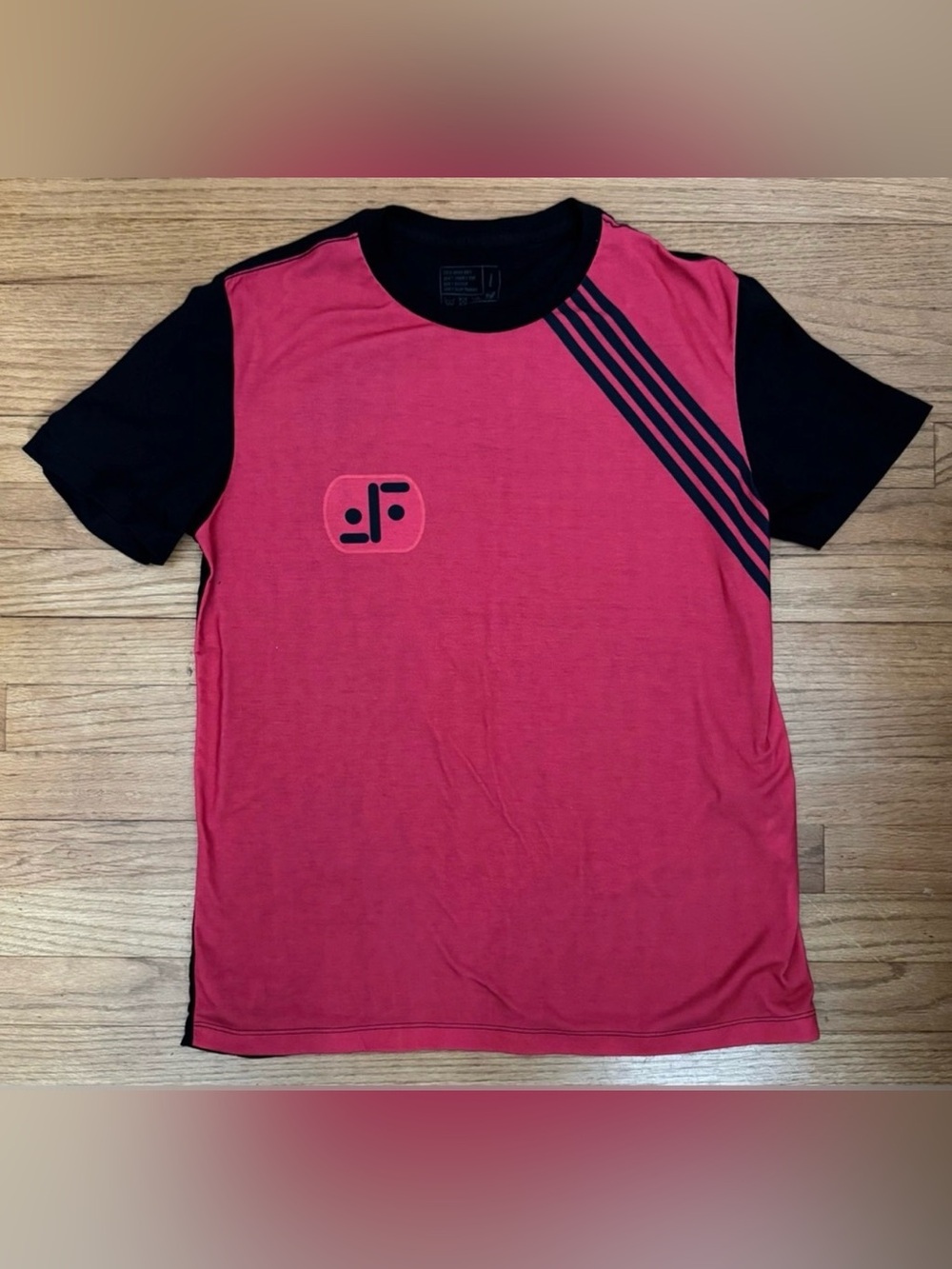 1980s Show “V” T-Shirt
